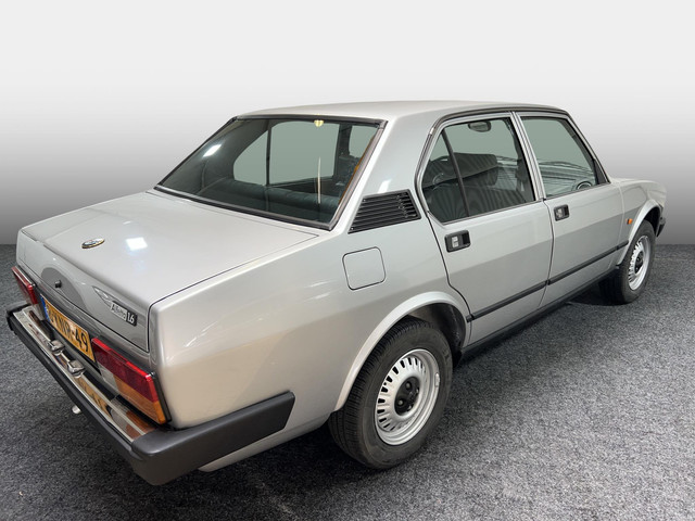 38726082-6.jpg